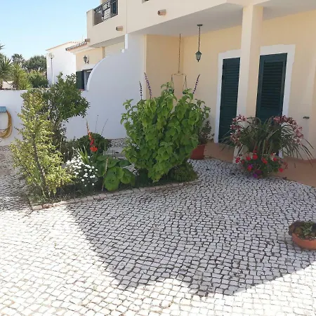 Homestay Portomos Beach, Rms